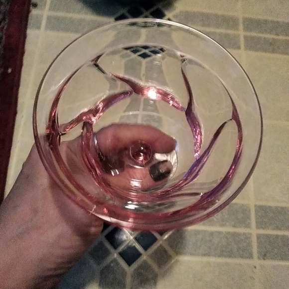 One pink depression  gobblet very pretty - Picture 2 of 3